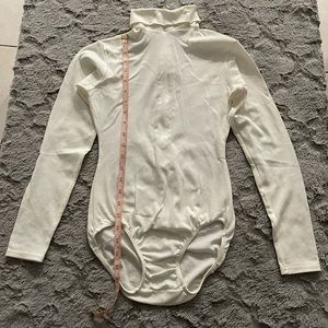 White body stretch with a zipper on the back